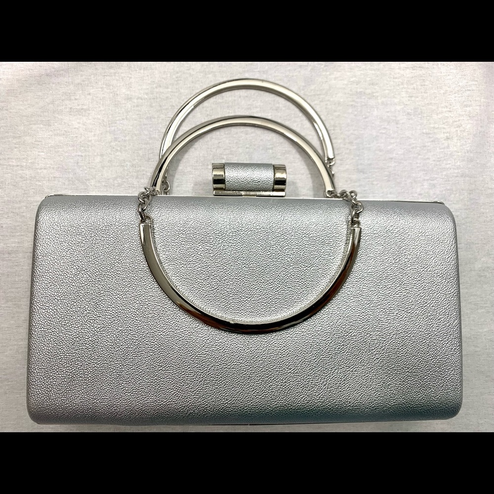 METALLIC SILVER EVENING CLUTCH W/ TOP HANDLE STRAP